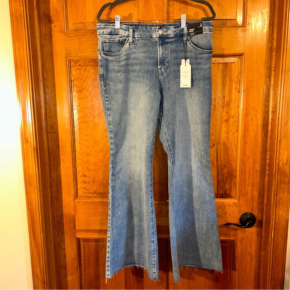 Express Mid Rise light wash 70’s Flare Raw hem Size Lg S -NWTS